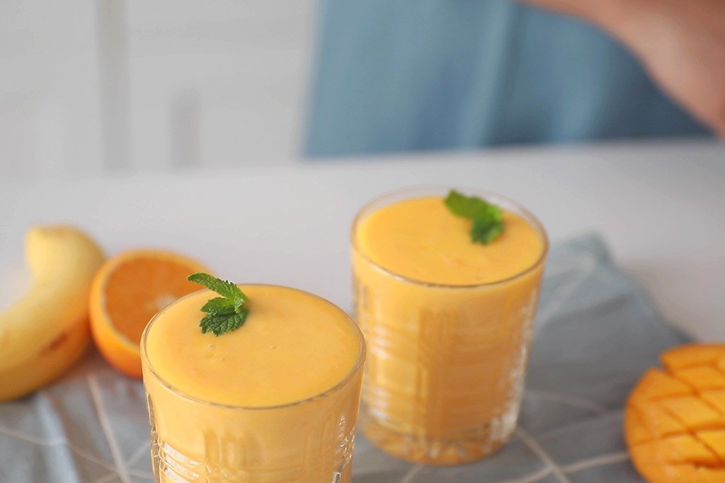 glasses of mango tango juice with mint leaves