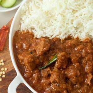 rice with beef vindaloo and yoghurt