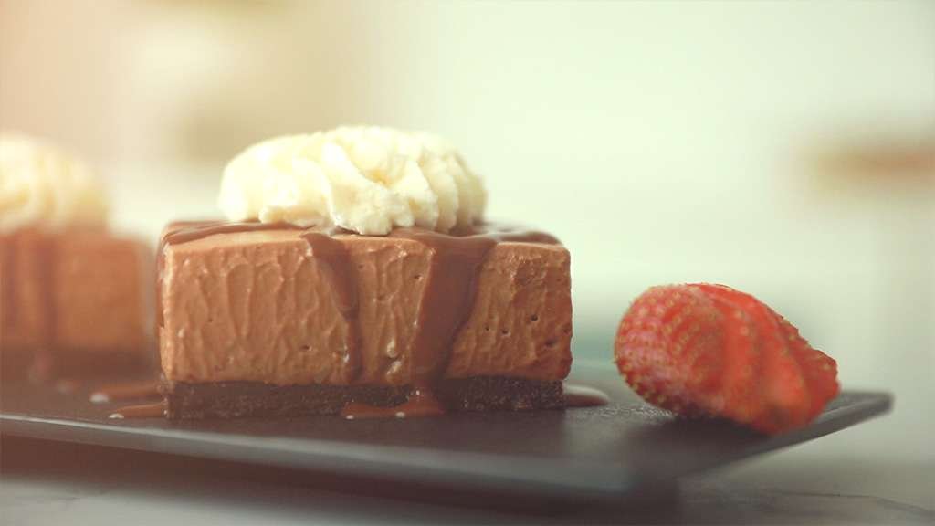 chocolate cheese cake with strawberry