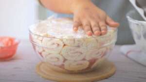 cover cake with cling film